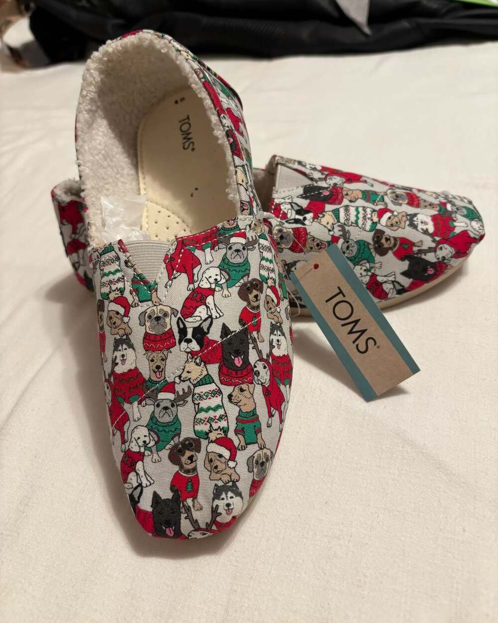 TOMS Women's Belmont Glacier Holiday Sweater Dogs Flat Shoes